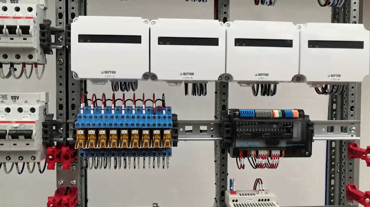 Импульсные реле Schneider Electric в щите освещения.